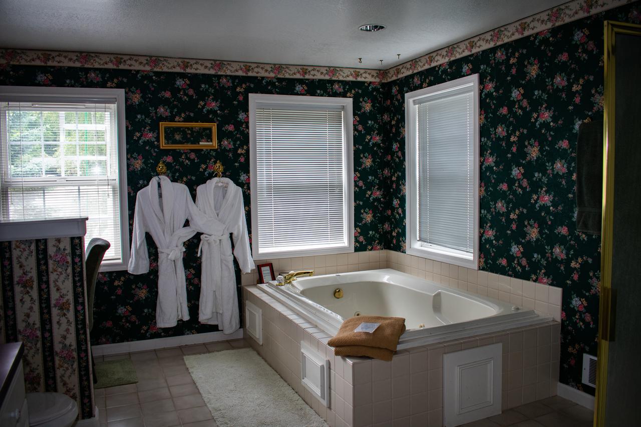 Rooster Hill Guest House Порт Анджелес Екстериор снимка